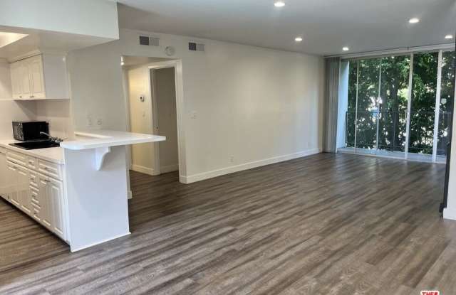 1351 N CRESCENT HEIGHTS Gallery 4
