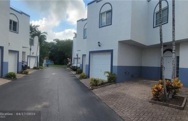 2929 SW 18th Ter - 2929 Southwest 18th Terrace, Fort Lauderdale, FL 33315
