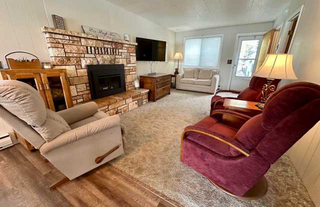 Furnished 1-Bedroom Lakehouse – Short-Term Rental Gallery 4