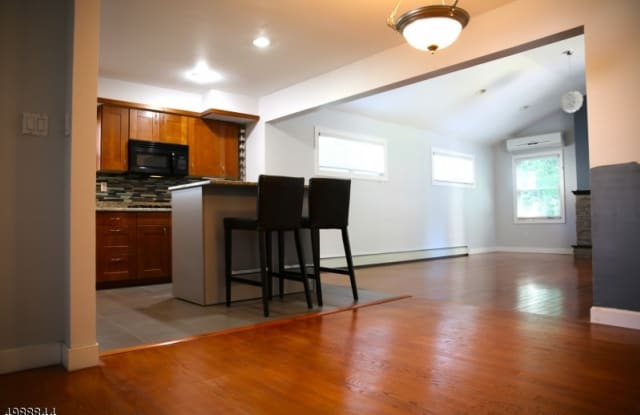 46 CHOBOT LN - 46 Chobot Lane, Elmwood Park, NJ 07407