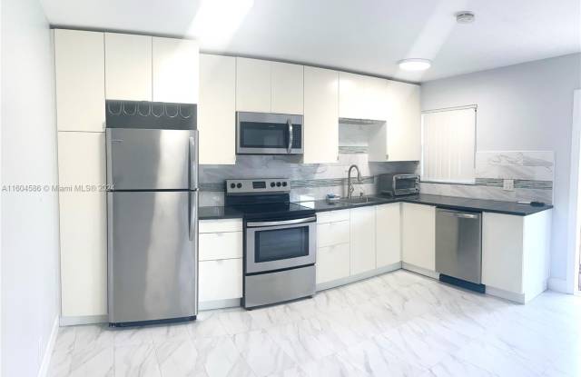 122 S Lakeside Dr - 122 South Lakeside Drive, Lake Worth, FL 33460