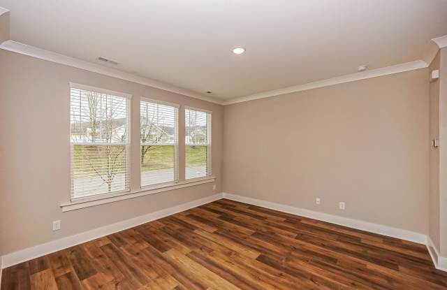 3-Bedroom, 2.5 Bath Townhome for Rent in Mooresville, NC | Attached Garage & Modern Kitchen Gallery 3