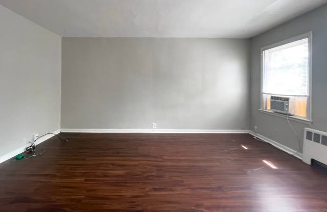 Cozy 1 bedroom, Close to Campus Gallery 4