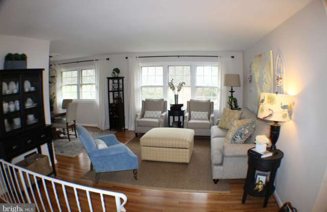 8502 GEORGIAN PLACE Gallery 3