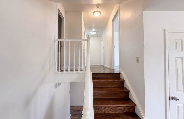 886 W 7th Avenue Dr Gallery 2