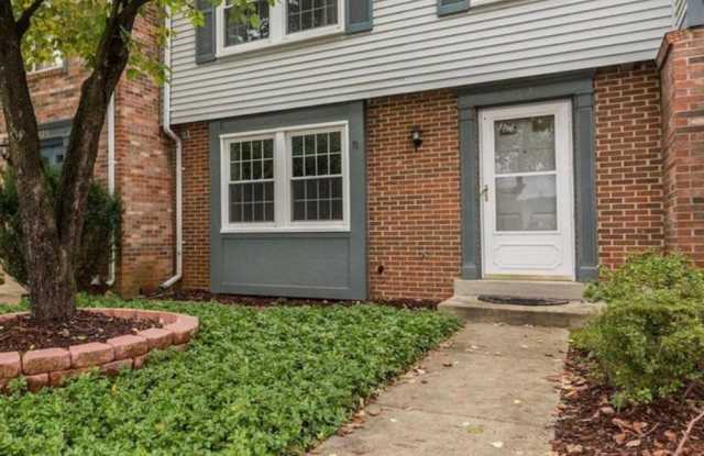 Close to Shady Grove Metro -3 bed + 2 Full+ 2 half baths Gallery 1