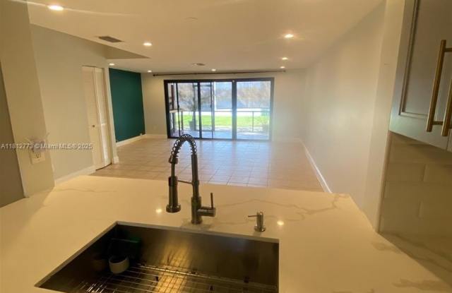 4751 NW 90th Ave photos photos