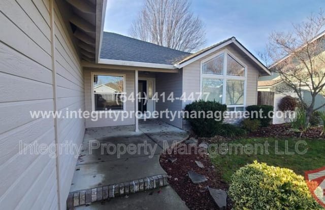 941 Parkdale Avenue - 941 Parkdale Avenue, Medford, OR 97501