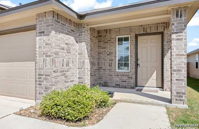 137 Legendary Trail - 137 Legendary Trail Loop, Floresville, TX 78114
