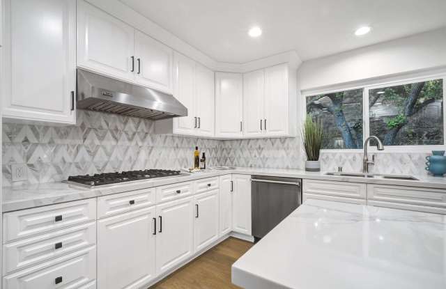 4732 Del Moreno Drive Gallery 2