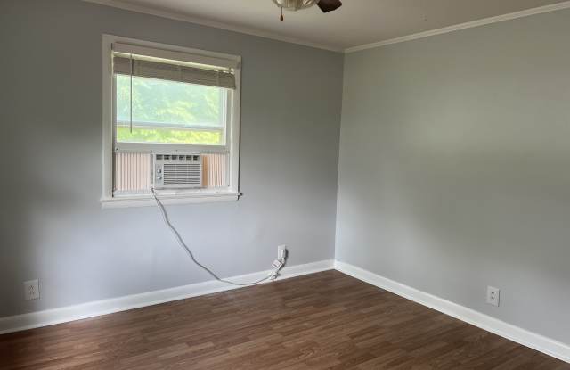 304 W Sevier Heights - 304 West Sevier Heights, Greeneville, TN 37745