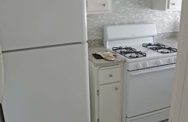 Stylish 2-Bedroom, 1.5-Bath Condo with Private Outdoor Space photos photos Stylish 2-Bedroom, 1.5-Bath Condo with Private Outdoor Space photos photos