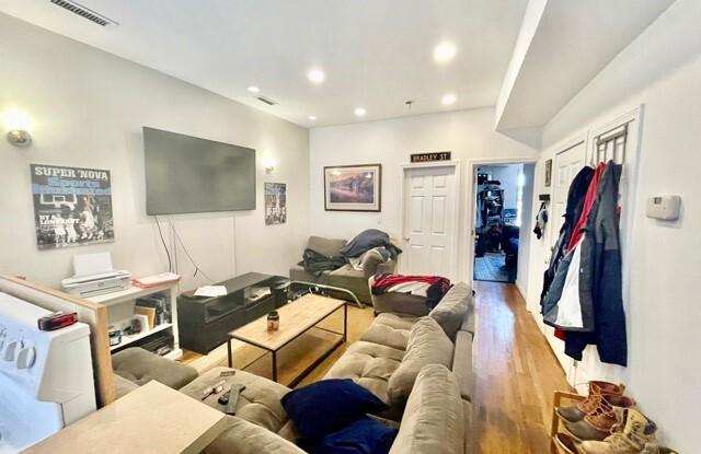 111 Salem St. - 111 Salem Street, Boston, MA 02113 111 Salem St. - 111 Salem Street, Boston, MA 02113