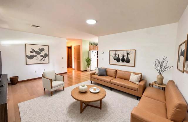2 Bedroom Single Family Home in Lebanon! Gallery 3