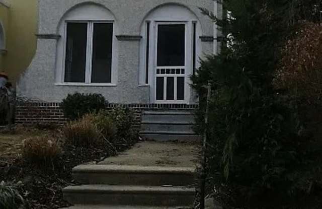Nice 3 bedroom in good location, well maintained, off street parking photos photos