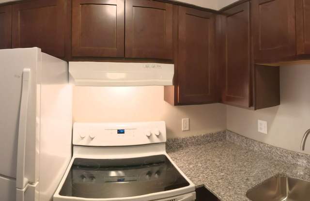 Conveniently located Riverbend Apartments feature a quiet community with a large green space Gallery 3
