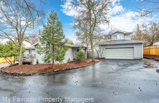 610 Chestnut Street - 610 Chestnut Street, Ashland, OR 97520