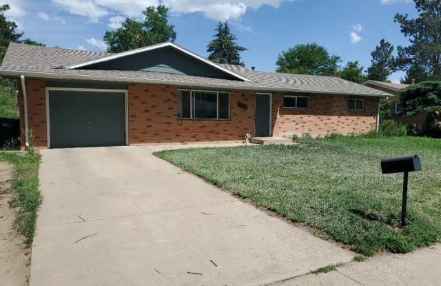 Spacious ranch with 5 beds 2 baths - Large fenced back yard - 1204 Emigh Street, Fort Collins, CO 80524