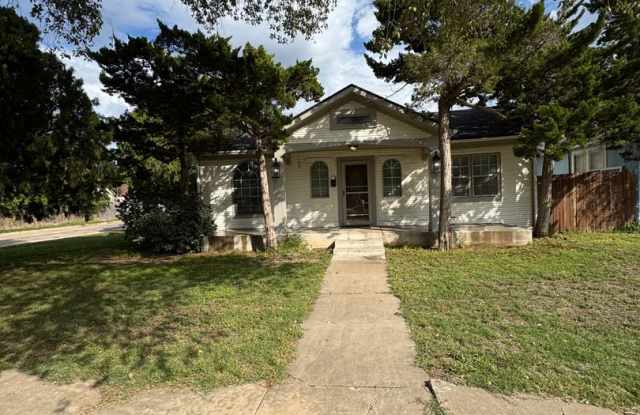 Adorable 3bedroom 1bathroom 2car garage CH/A Gallery 1
