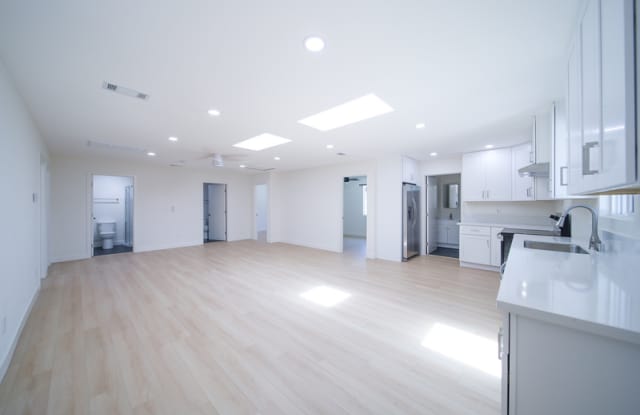 206 W Broadbent Dr photos photos