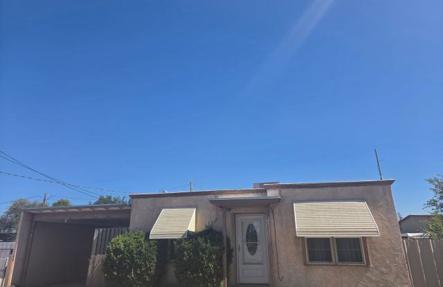 Three Bedroom Pet Friendly Home! Gallery 1