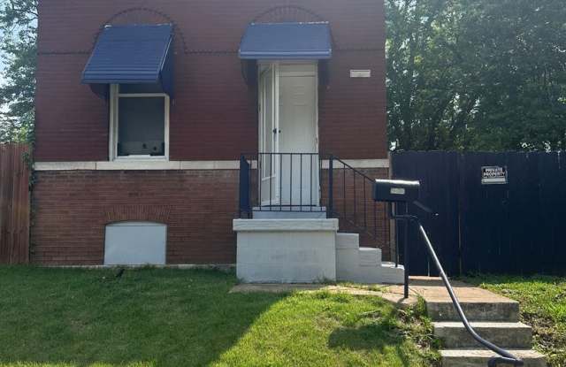 Amazing 2 Bedroom 1 Bathroom Home - 4434 South Compton Avenue, St. Louis, MO 63111
