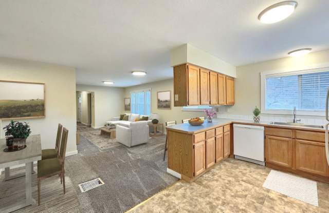 $1,795 - 2 Bed / 1 Bath Spacious House with New Carpet on a Large Lot in Latah Valley Gallery 4