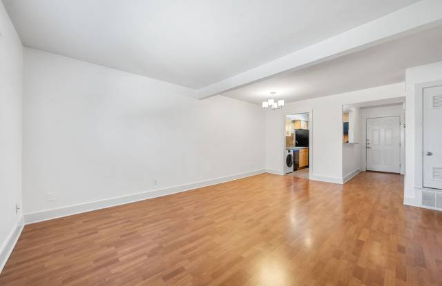 Available now: 2 Bed/1 Bath Hyde Park Condo – Walk to UT  Downtown! photos photos