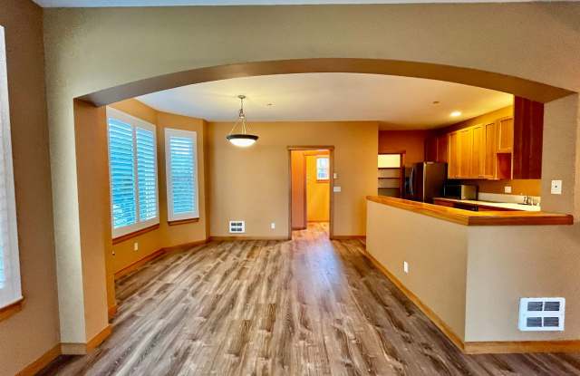 Bainbridge Island Townhome, Walking Distance to Winslow! Gallery 3