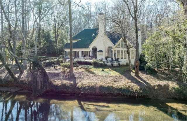 325 Riverhall Court Gallery 4