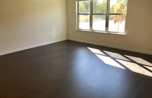 1313 Lake Crest Ln Gallery 4