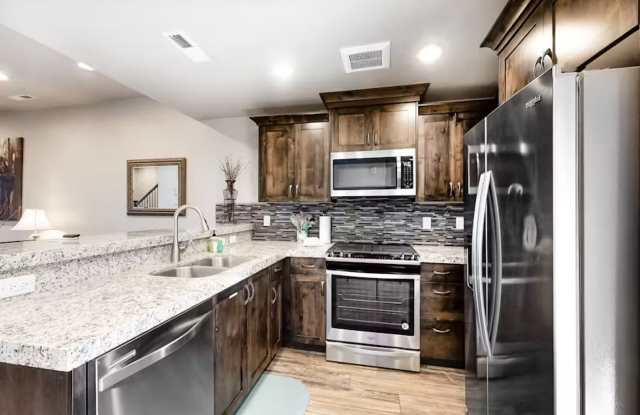 Clean 3 Bedroom Furnished Park's Edge Townhouse with A/C and 2 Car Garage photos photos