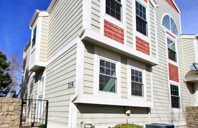 319 W Jamison Cir Apt 20 - 319 West Jamison Circle, Littleton, CO 80120