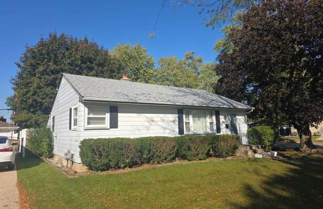 Updated 3 bedroom Kenosha ranch Gallery 1