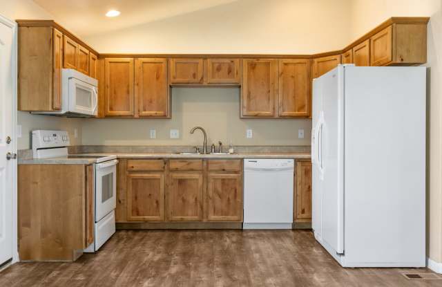 3-Bedroom Ranch with Fenced Yard and 2-Car Garage in West Loveland Gallery 3