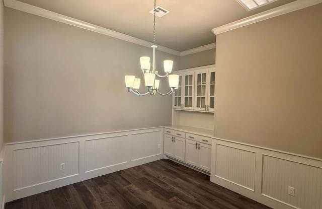 Fantastic 3 Bed 2 Bath with 3 Car Garage Gallery 4
