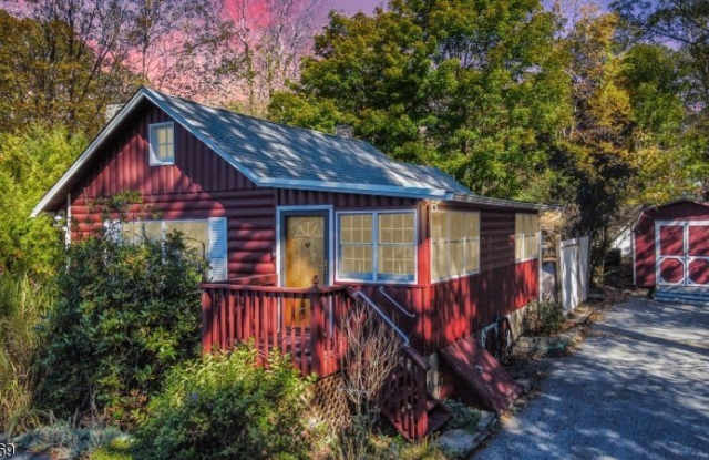 215 Annisquam Rd - 215 Annisquam Road, Highland Lakes, NJ 07422