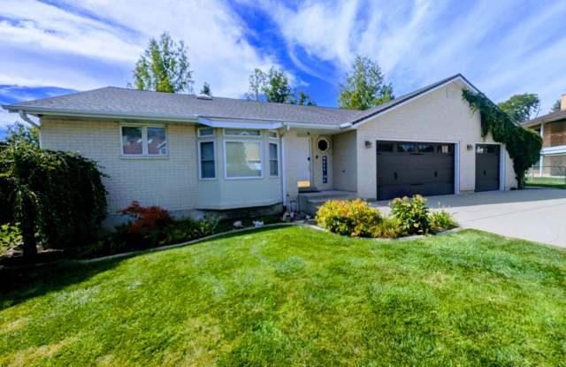 Gorgeous Holladay Home! Gallery 1