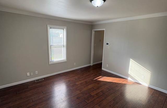 2-Bed Home with 2-Car Garage, Big Fenced Yard & Full Basement — Peoria Heights Gallery 3