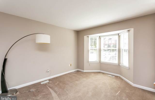 8002 UPPERFIELD LANE Gallery 4
