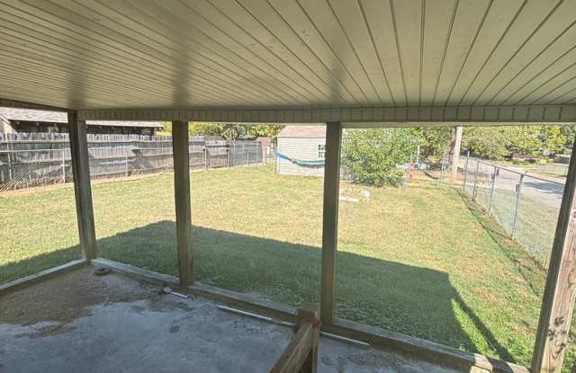 Charming 3-Bedroom Home with Fenced Backyard & Detached Garage! Gallery 4