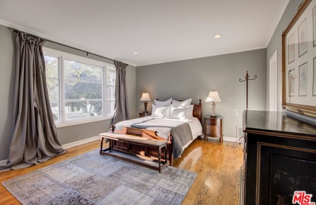 2880 NICHOLS CANYON Road - 2880 Nichols Canyon Rd, Los Angeles, CA 90046