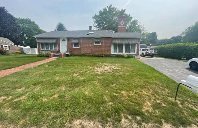 Charming 3-Bedroom Home with Backyard  Off-Street Parking – North Grafton photos photos