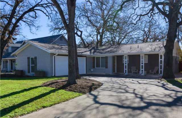 Beautiful 3-Bedroom Home in Windsor Park for Rent - 2505 Rogge Lane, Austin, TX 78723