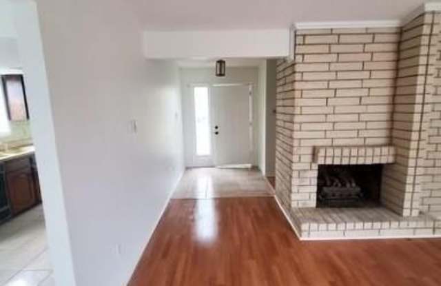 2210 Greenvalley Drive Gallery 3