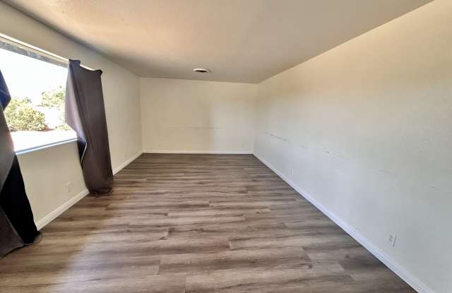 28057 Washington Avenue Gallery 2