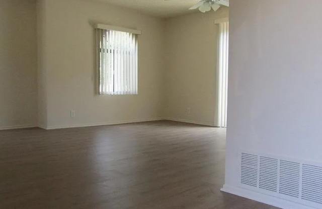 800 E Route 66 Apt 20 photos photos