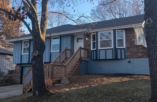 1205 SW Highland Dr - 1205 Southwest Highland Drive, Lee's Summit, MO 64081