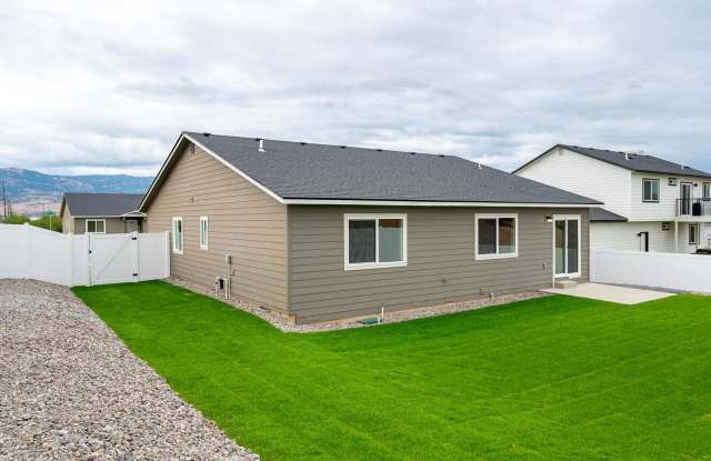 3 bed, 2 bath - newer construction with fenced yard! Weekly landscaping included. Gallery 4