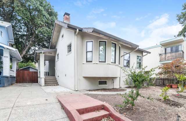 1920 North Berkeley 2 Bedroom Bungalow Available! photos photos 1920 North Berkeley 2 Bedroom Bungalow Available! photos photos